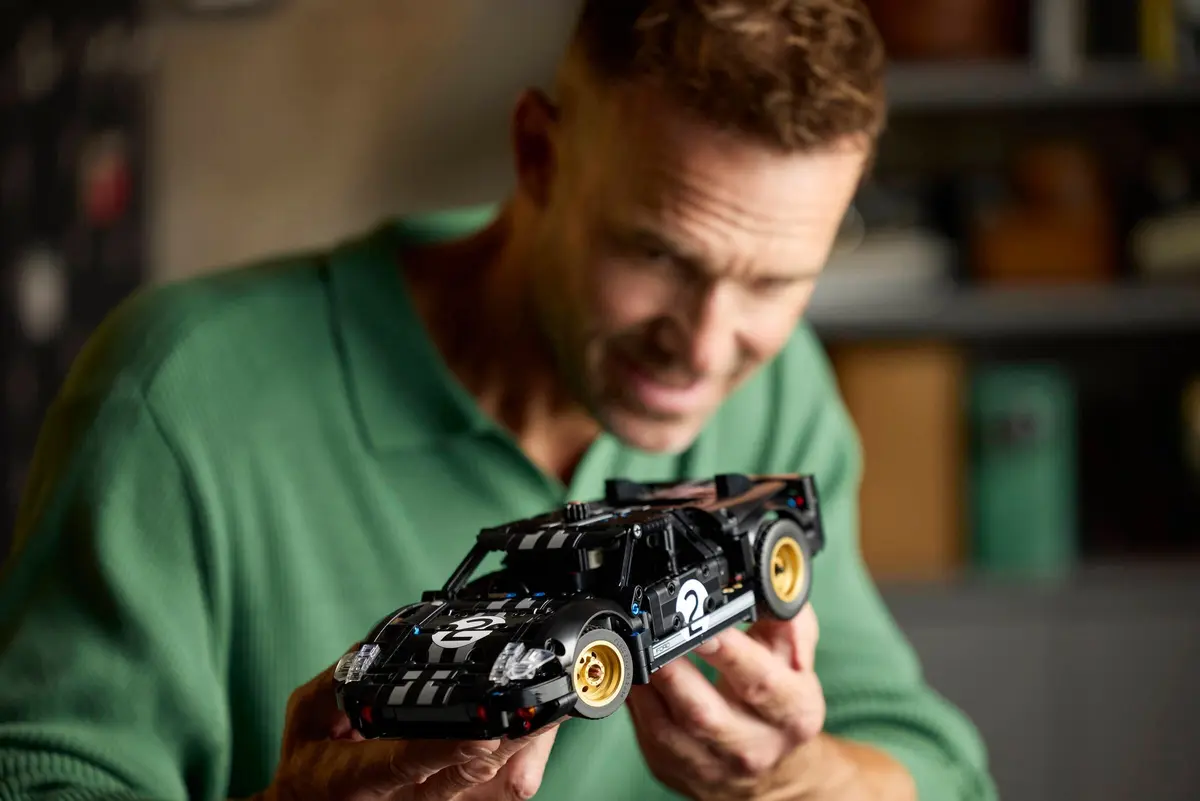 LEGO Technic 42223 1966 Ford GT40 MKII set, image 8