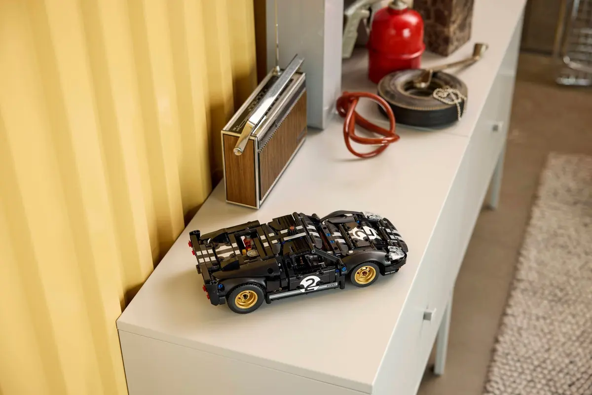 LEGO Technic 42223 1966 Ford GT40 MKII set, image 9