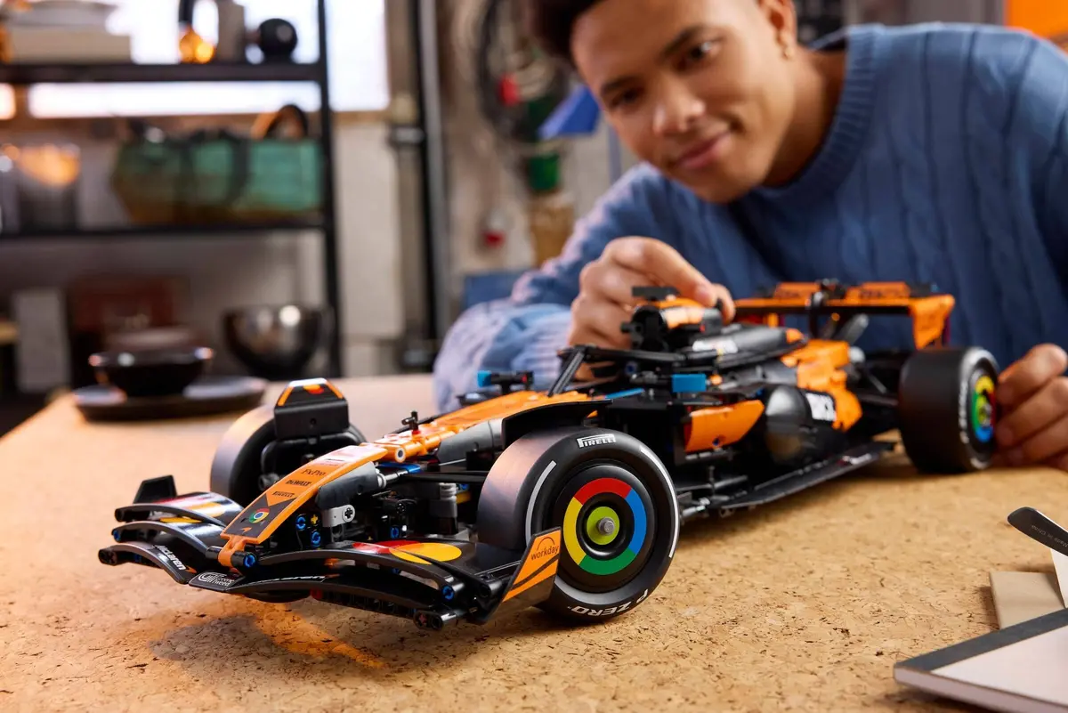 LEGO Technic 42228 McLaren F1 Team MCL39 set, image 11
