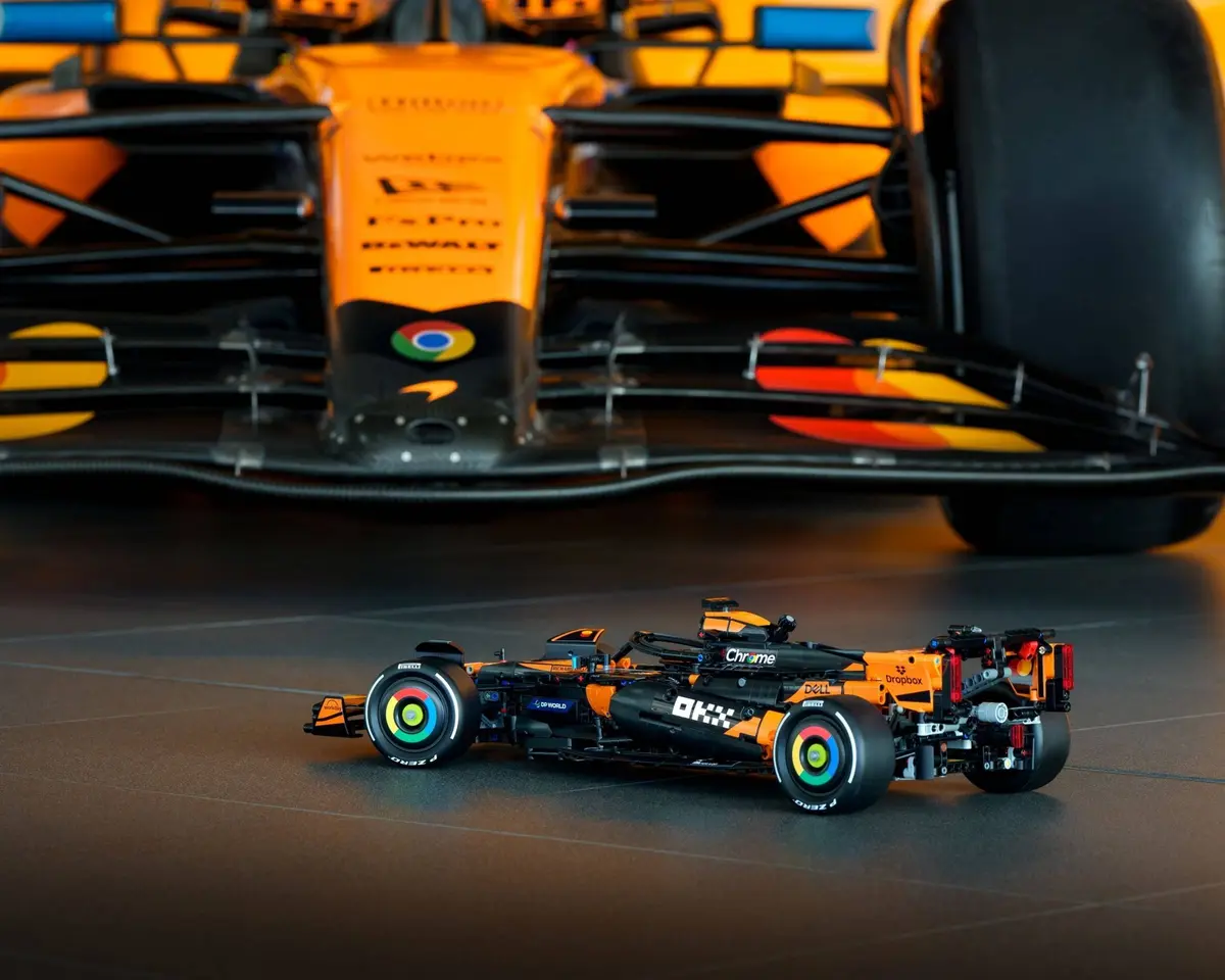 LEGO Technic 42228 McLaren F1 Team MCL39 set, image 3