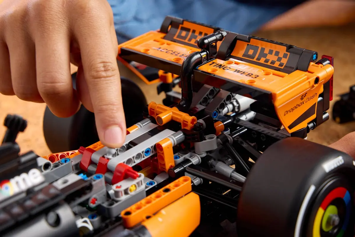 LEGO Technic 42228 McLaren F1 Team MCL39 set, image 9