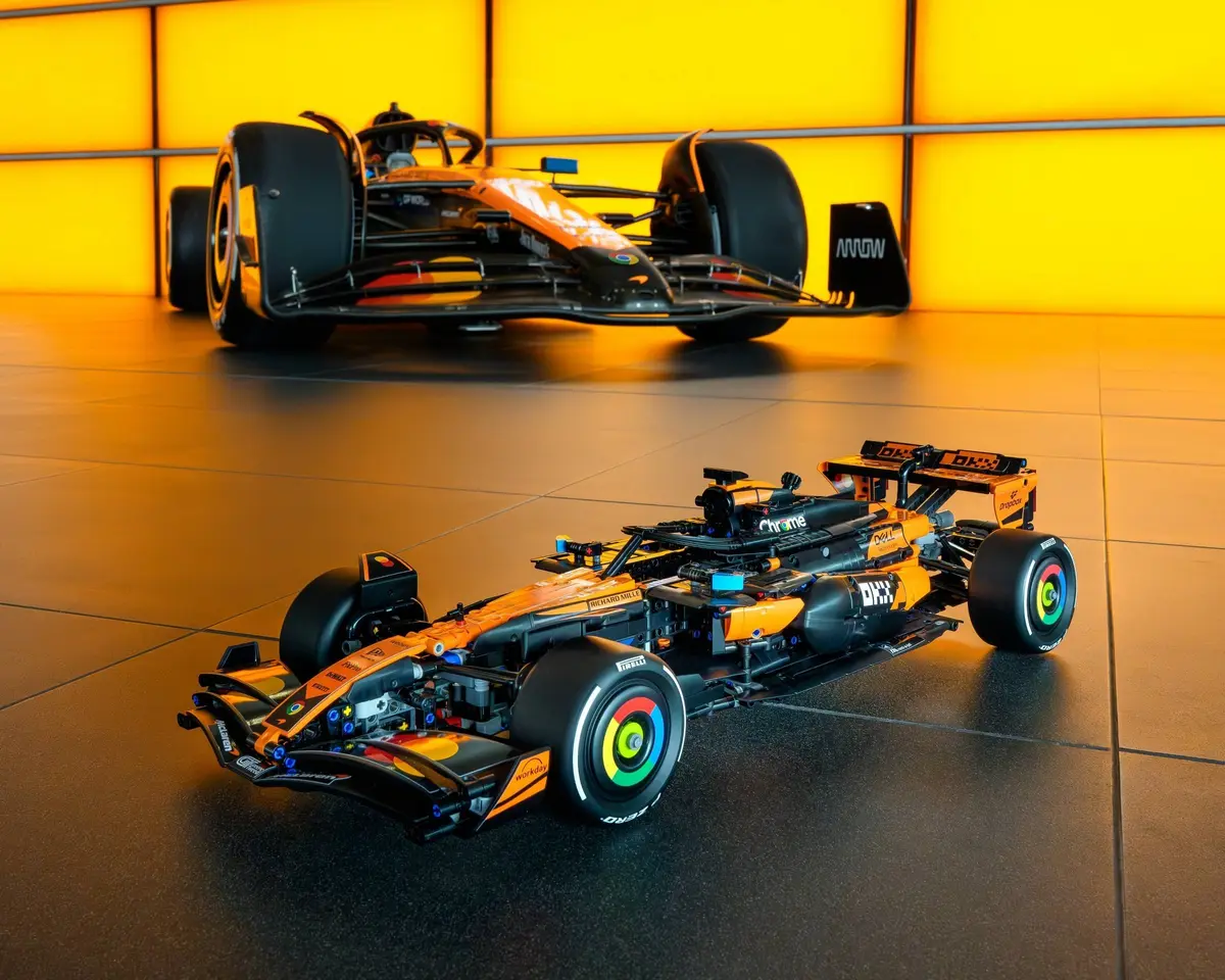 LEGO Technic 42228 McLaren F1 Team MCL39 set, image 2
