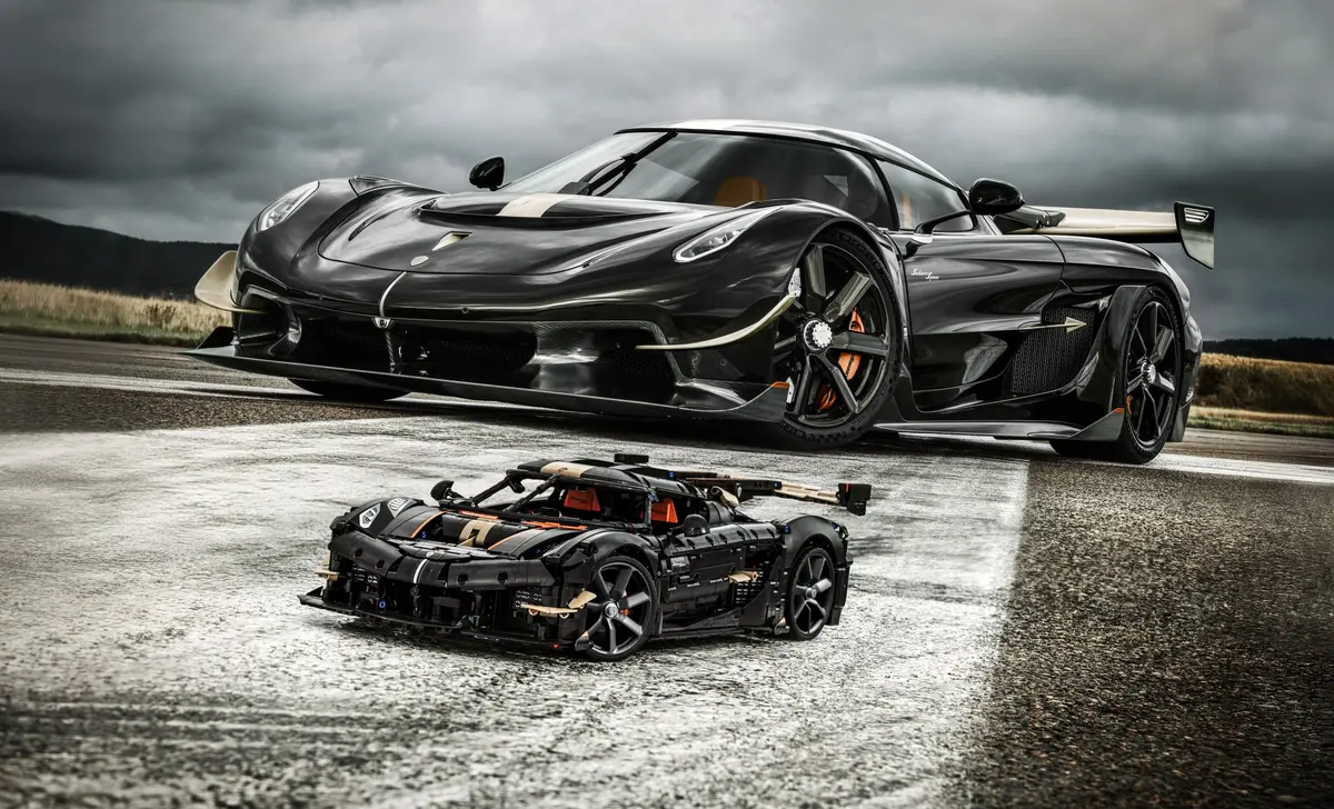 LEGO Technic 42232 Koenigsegg Sadair's Spear Megacar set, image 2