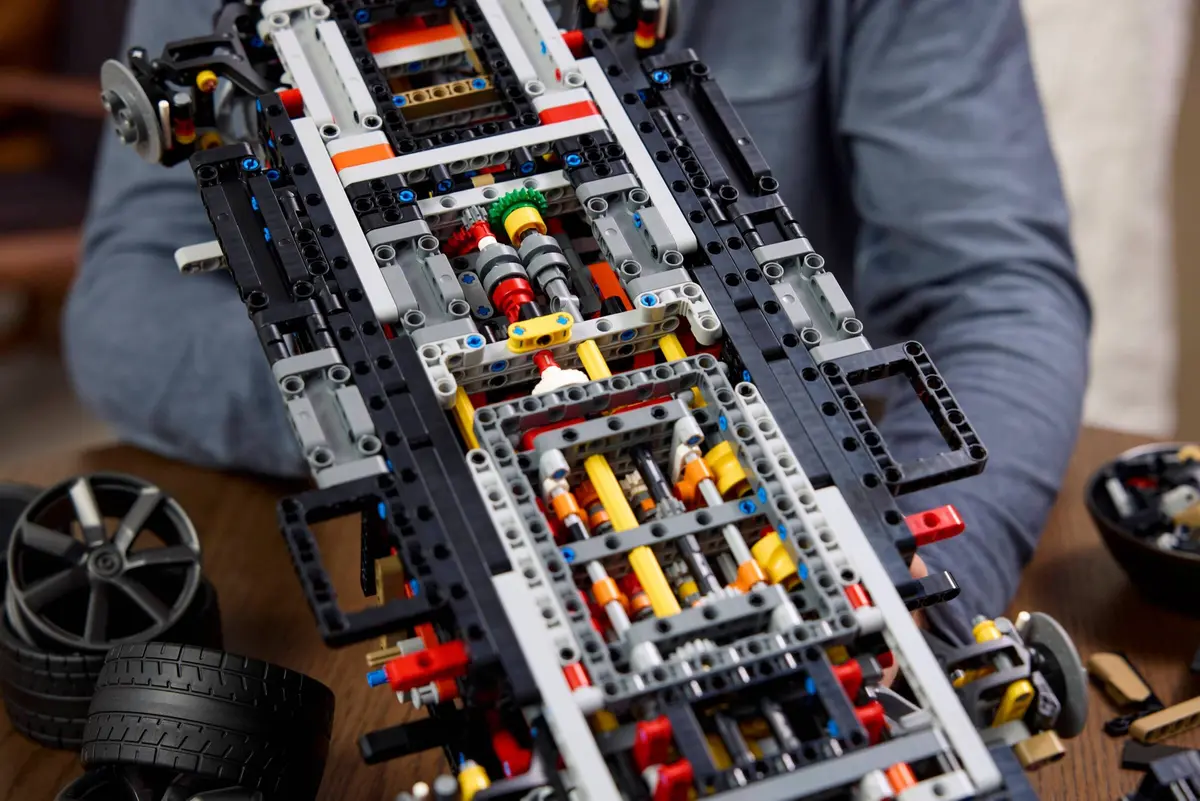 LEGO Technic 42232 Koenigsegg Sadair's Spear Megacar set, image 8