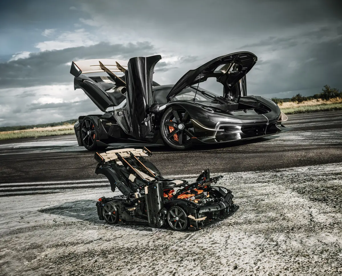 LEGO Technic 42232 Koenigsegg Sadair's Spear Megacar set, image 3