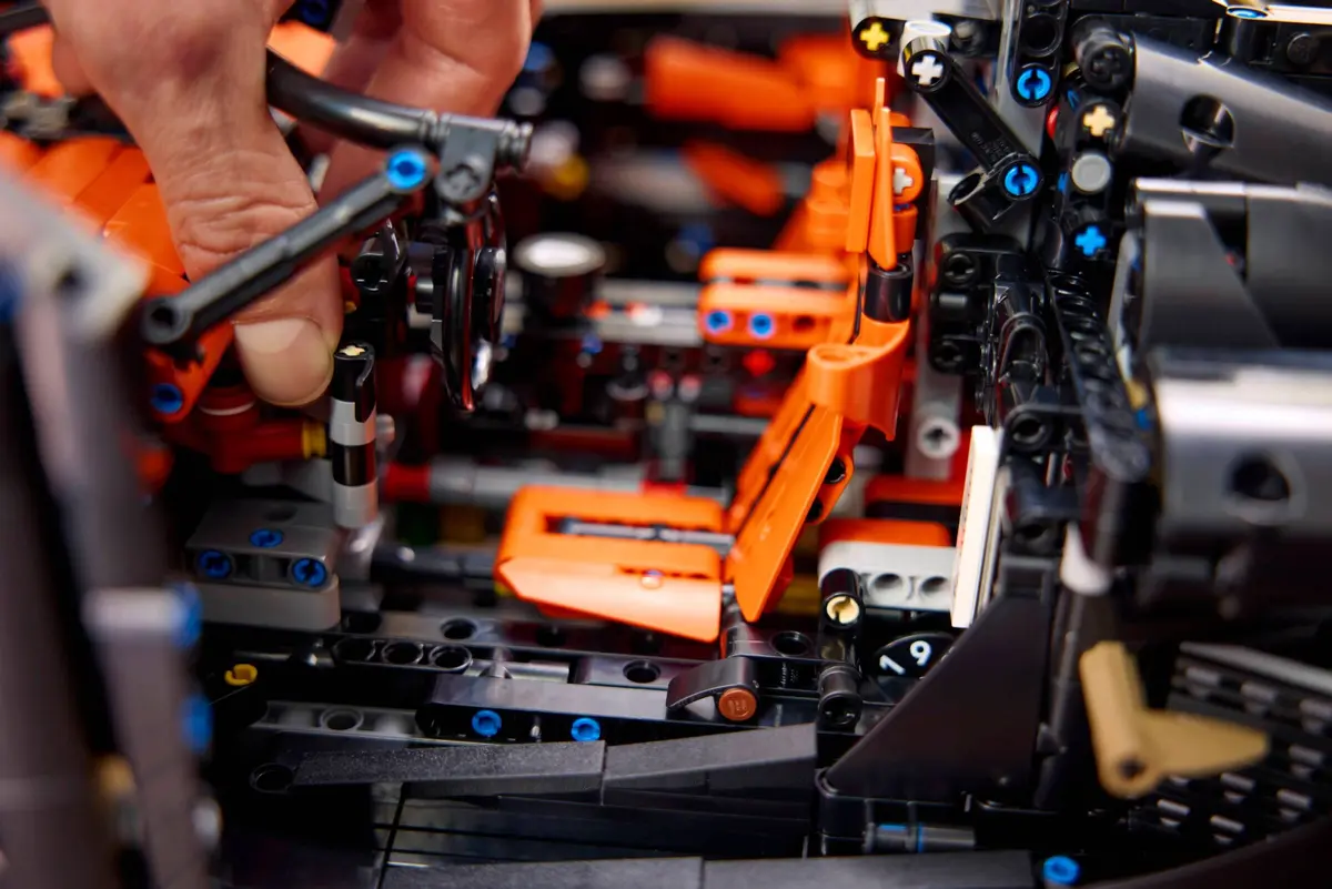 LEGO Technic 42232 Koenigsegg Sadair's Spear Megacar set, image 10