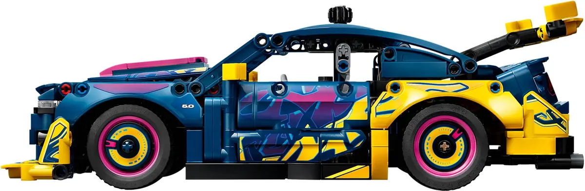 LEGO Technic 42236 Custom Garage Ford GT Mustang set, image 5