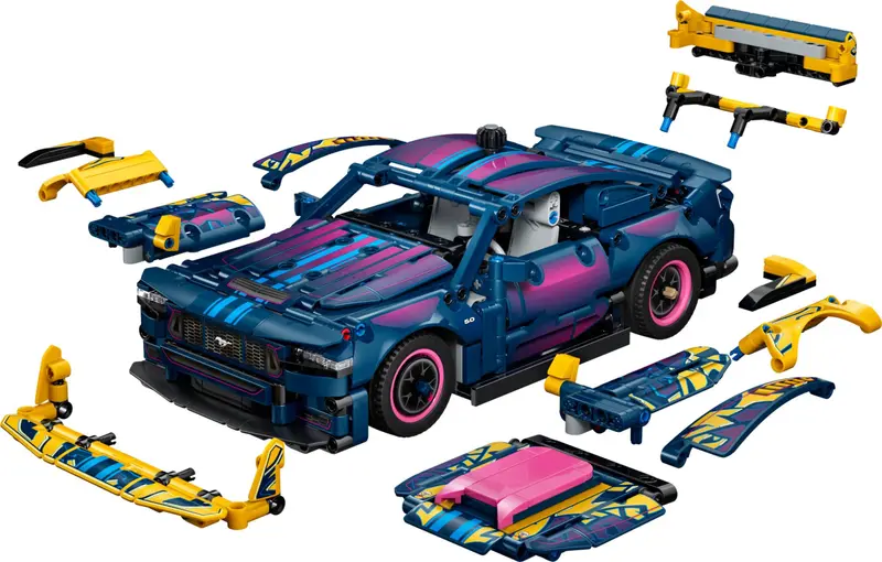 LEGO Technic 42236 Custom Garage Ford GT Mustang set