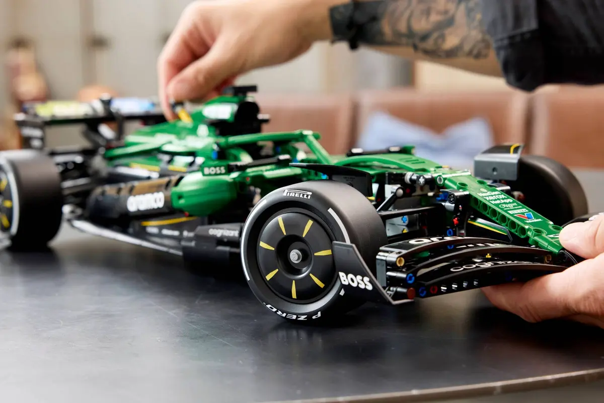 LEGO Technic 42240 Aston Martin Aramco AMR25 F1 Car set, image 13