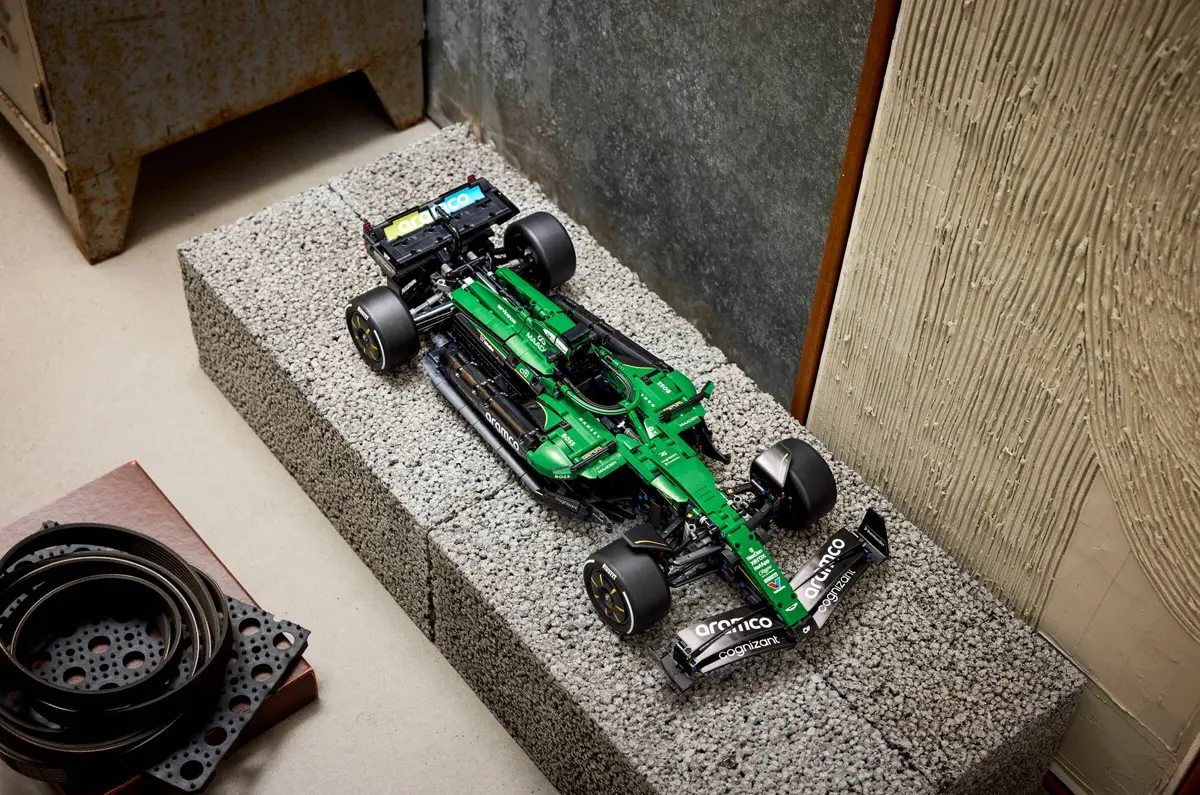 LEGO Technic 42240 Aston Martin Aramco AMR25 F1 Car set, image 18