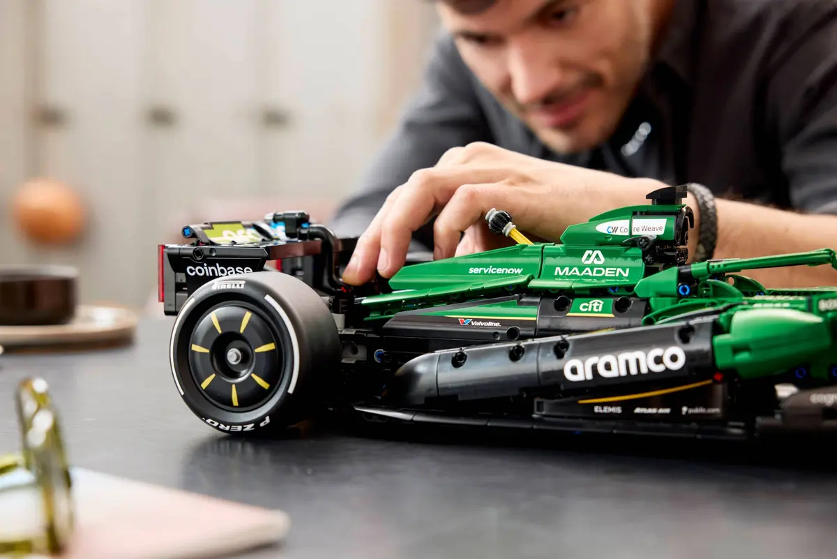 LEGO Technic 42240 Aston Martin Aramco AMR25 F1 Car set, image 10