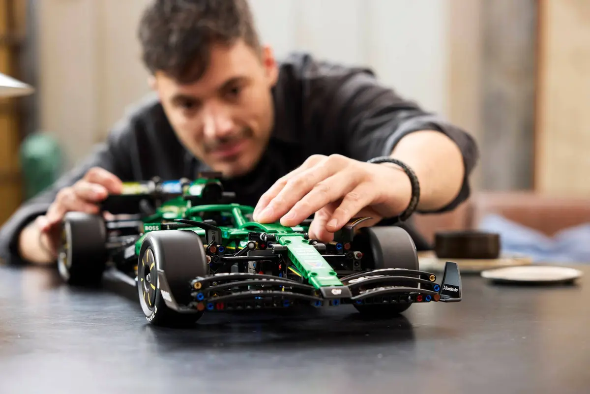 LEGO Technic 42240 Aston Martin Aramco AMR25 F1 Car set, image 11