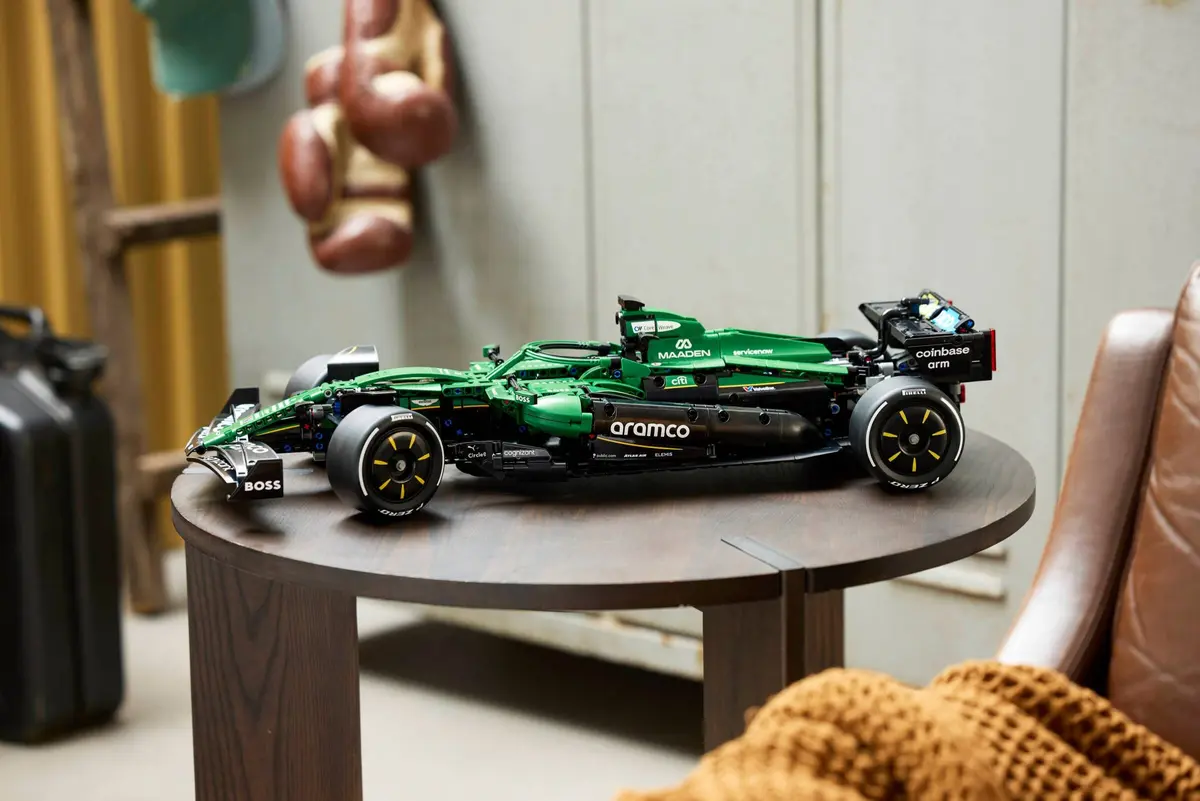 LEGO Technic 42240 Aston Martin Aramco AMR25 F1 Car set, image 19