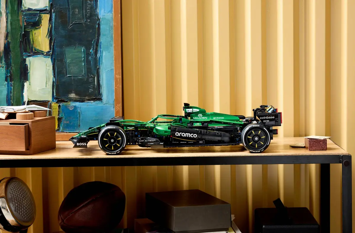 LEGO Technic 42240 Aston Martin Aramco AMR25 F1 Car set, image 17