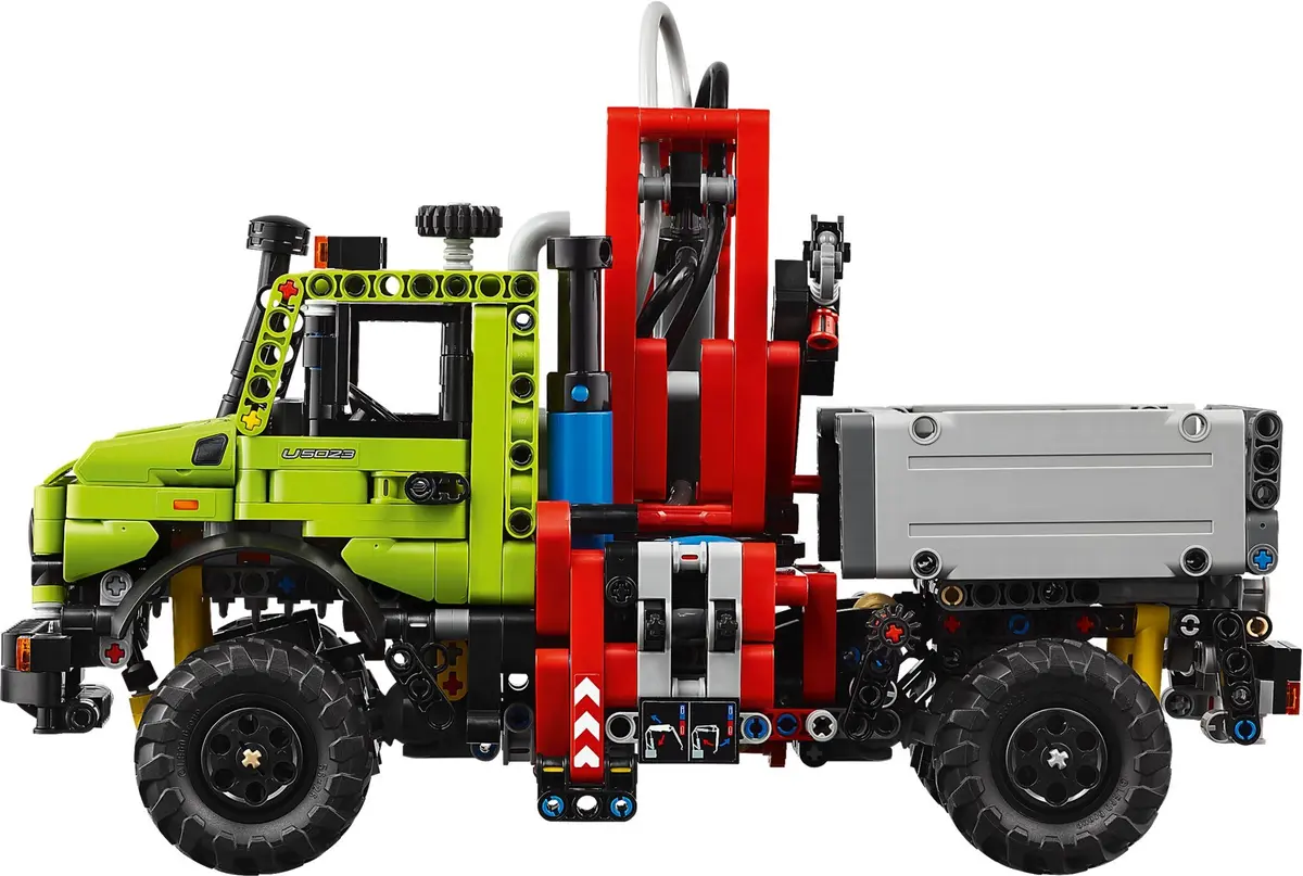 LEGO Technic 42242 Mercedes-Benz Unimog U 5023 with Crane set, image 10