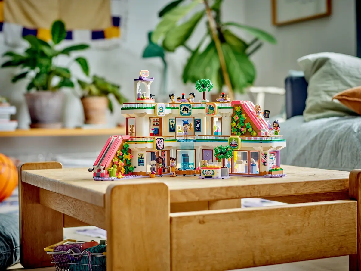 LEGO Friends 42604 Heartlake City Shopping Mall set, image 6
