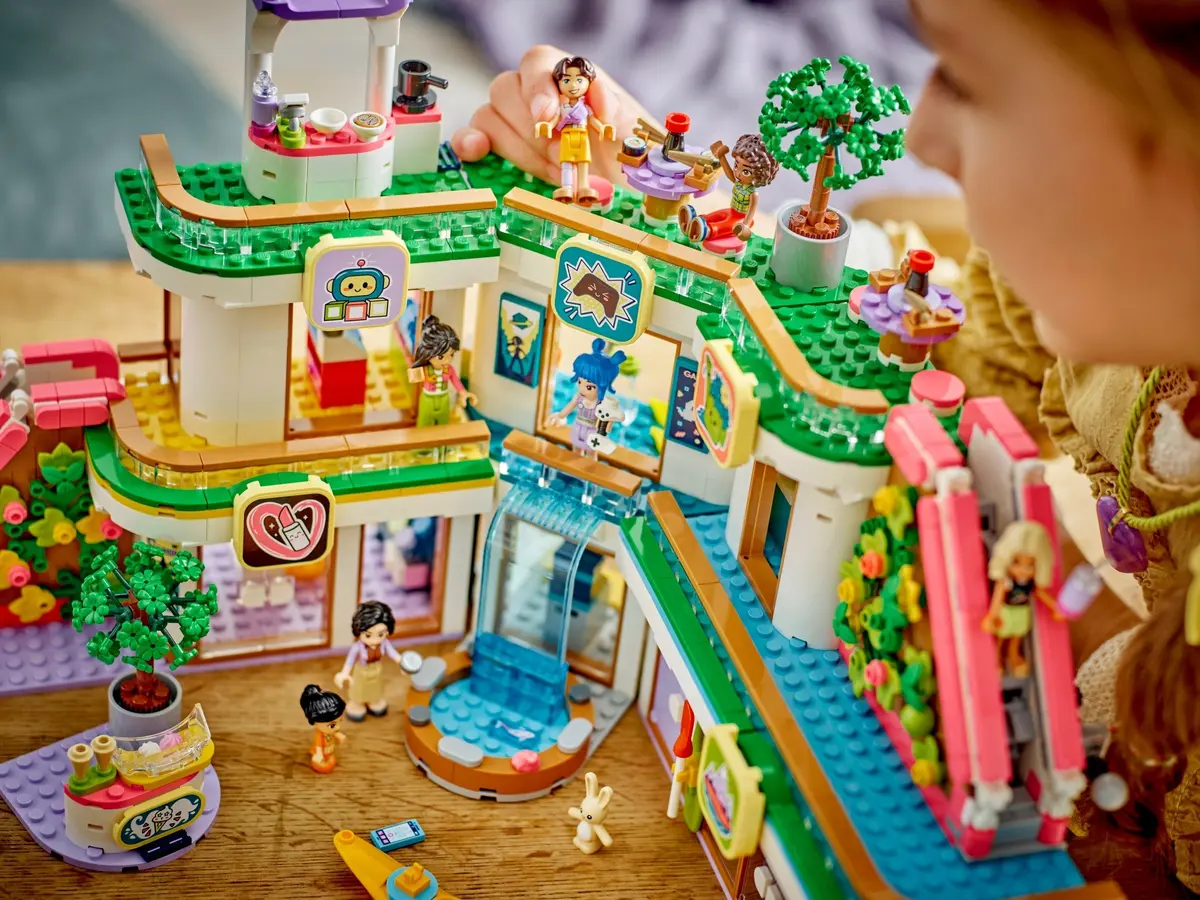 LEGO Friends 42604 Heartlake City Shopping Mall set, image 5