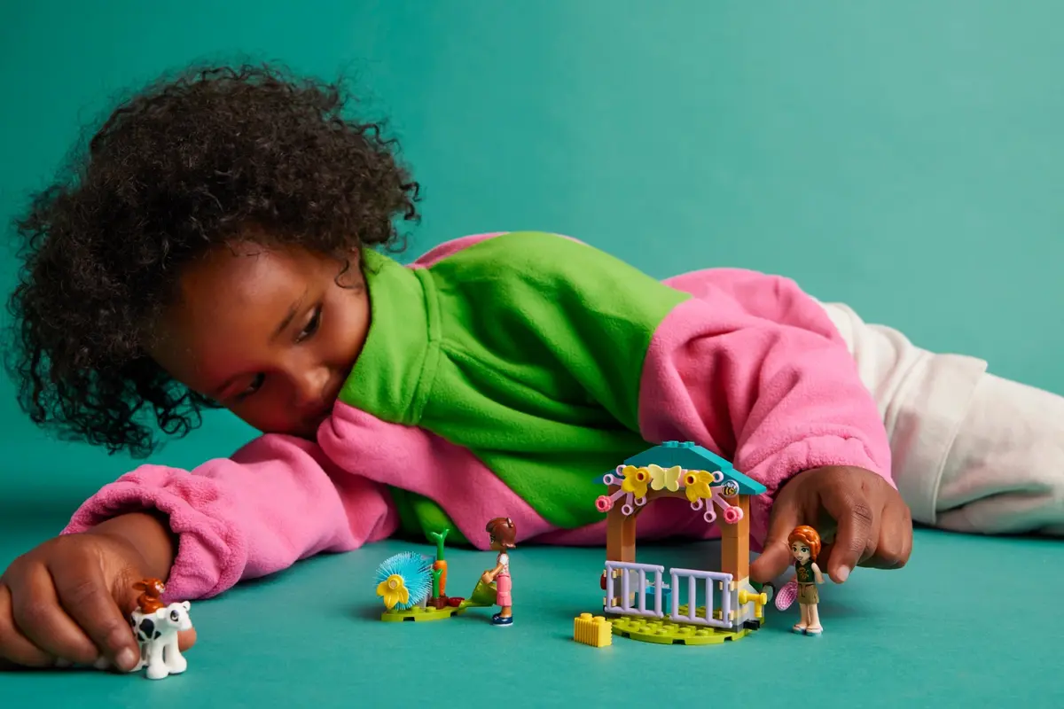 LEGO Friends 42607 Autumn's Baby Cow Shed set, image 4