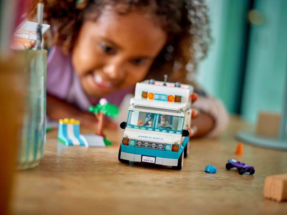 LEGO Friends 42613 Heartlake City Hospital Ambulance set, image 8