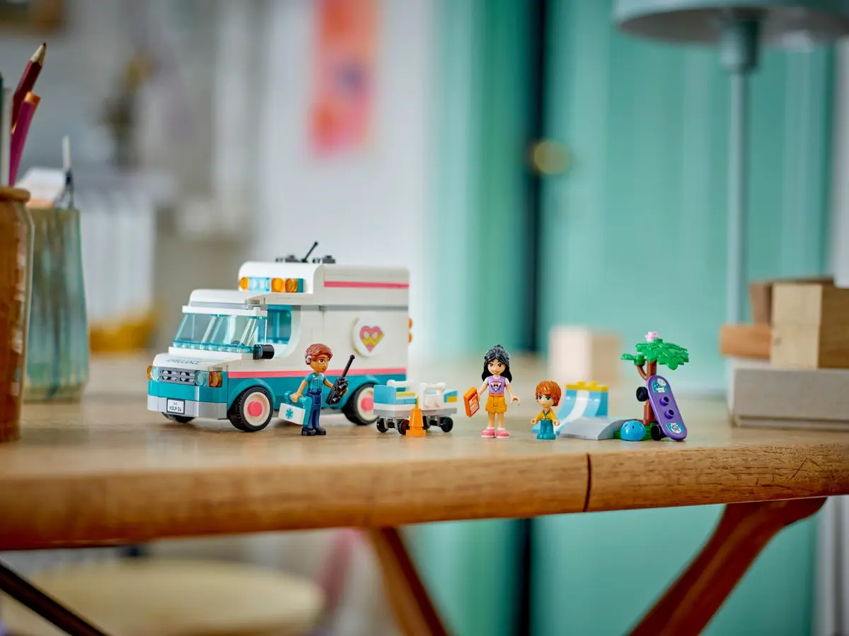 LEGO Friends 42613 Heartlake City Hospital Ambulance set, image 9
