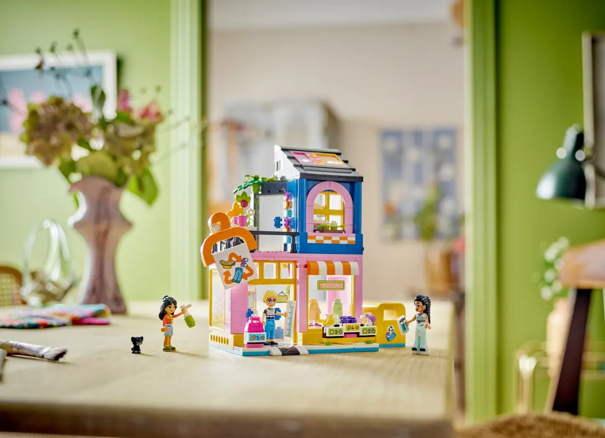 LEGO Friends 42614 Vintage Fashion Store set, image 4