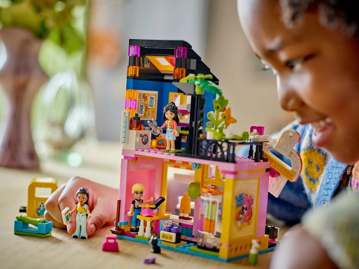 LEGO Friends 42614 Vintage Fashion Store set, image 3