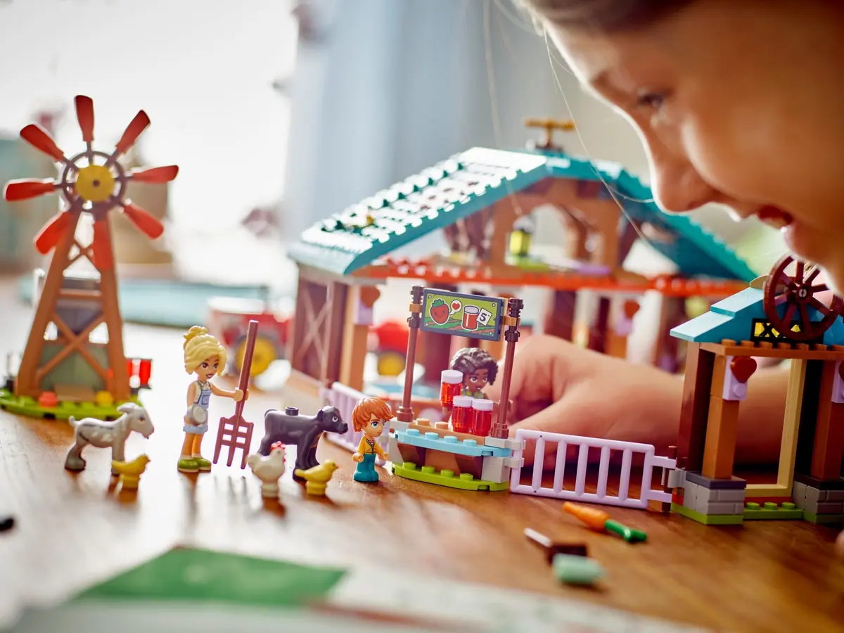 LEGO Friends 42617 Farm Animal Sanctuary set, image 5