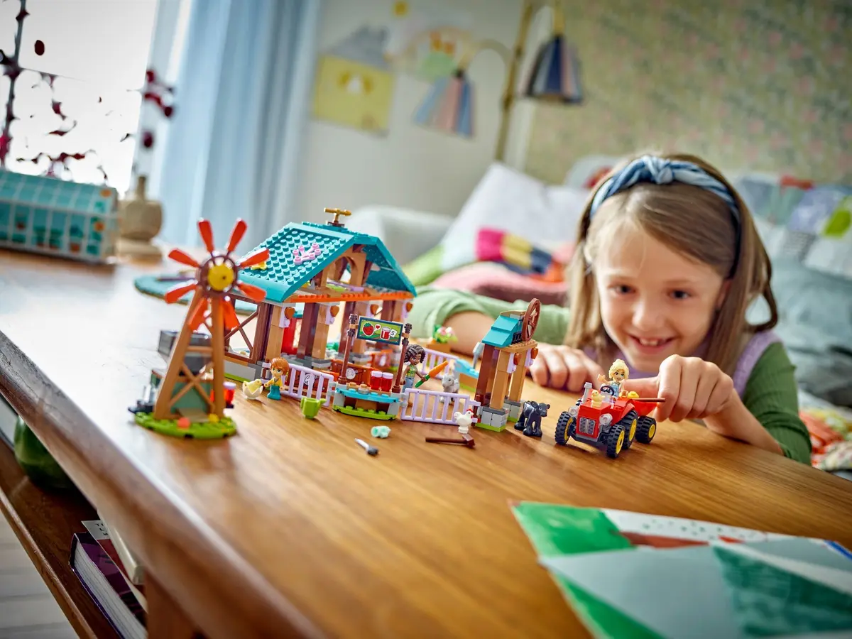 LEGO Friends 42617 Farm Animal Sanctuary set, image 4