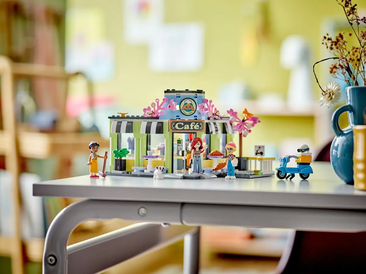 LEGO Friends 42618 Heartlake City Café set, image 11