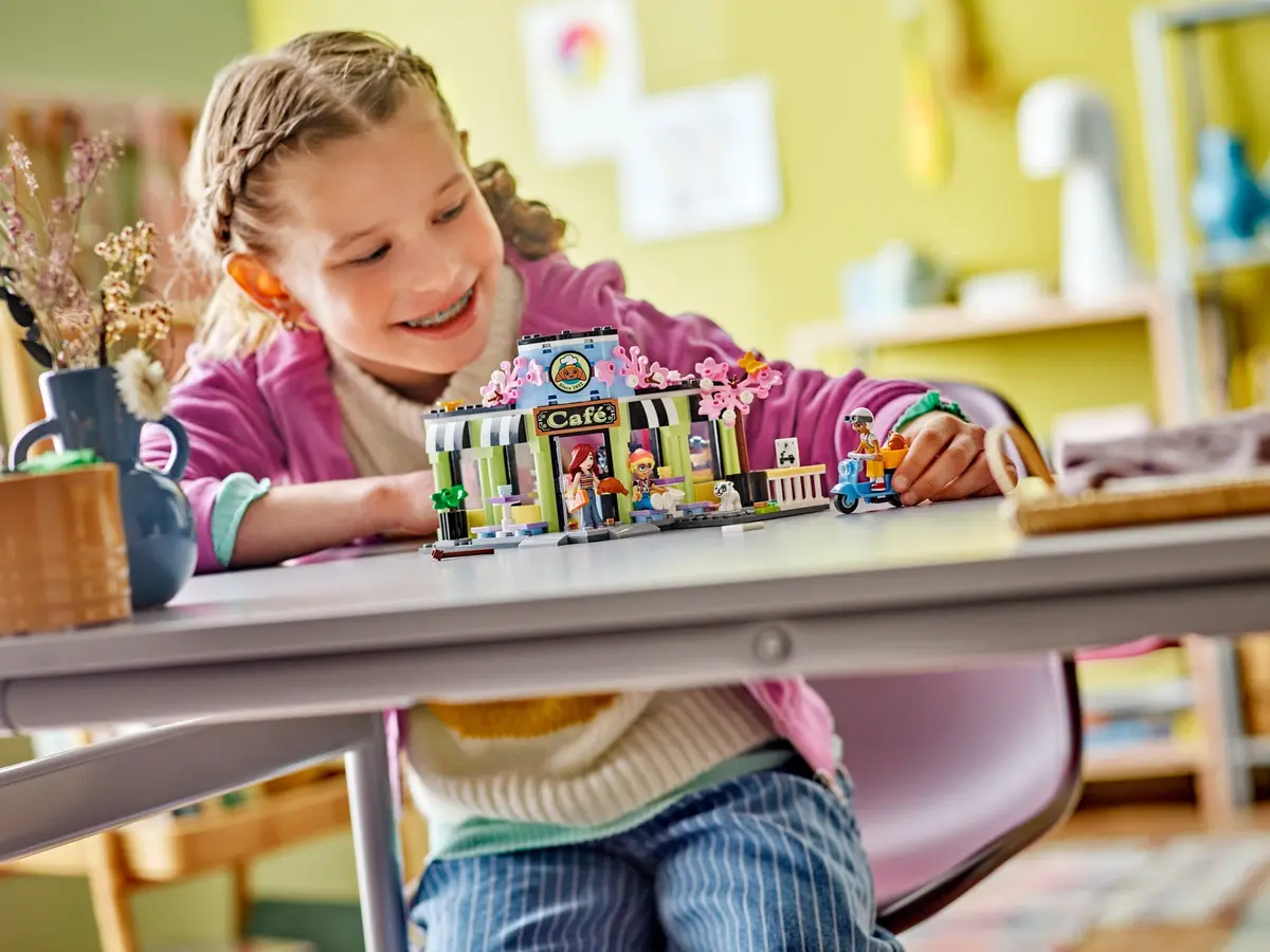 LEGO Friends 42618 Heartlake City Café set, image 9