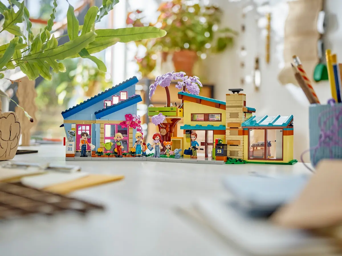 LEGO Friends 42620 Olly and Paisley's Family Houses set, image 7
