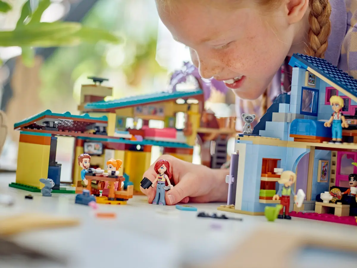 LEGO Friends 42620 Olly and Paisley's Family Houses set, image 6