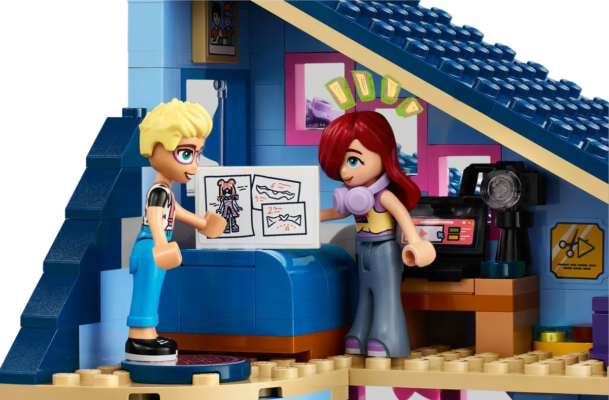 LEGO Friends 42620 Olly and Paisley's Family Houses set, image 11