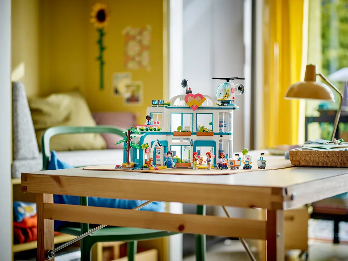 LEGO Friends 42621 Heartlake City Hospital set, image 6