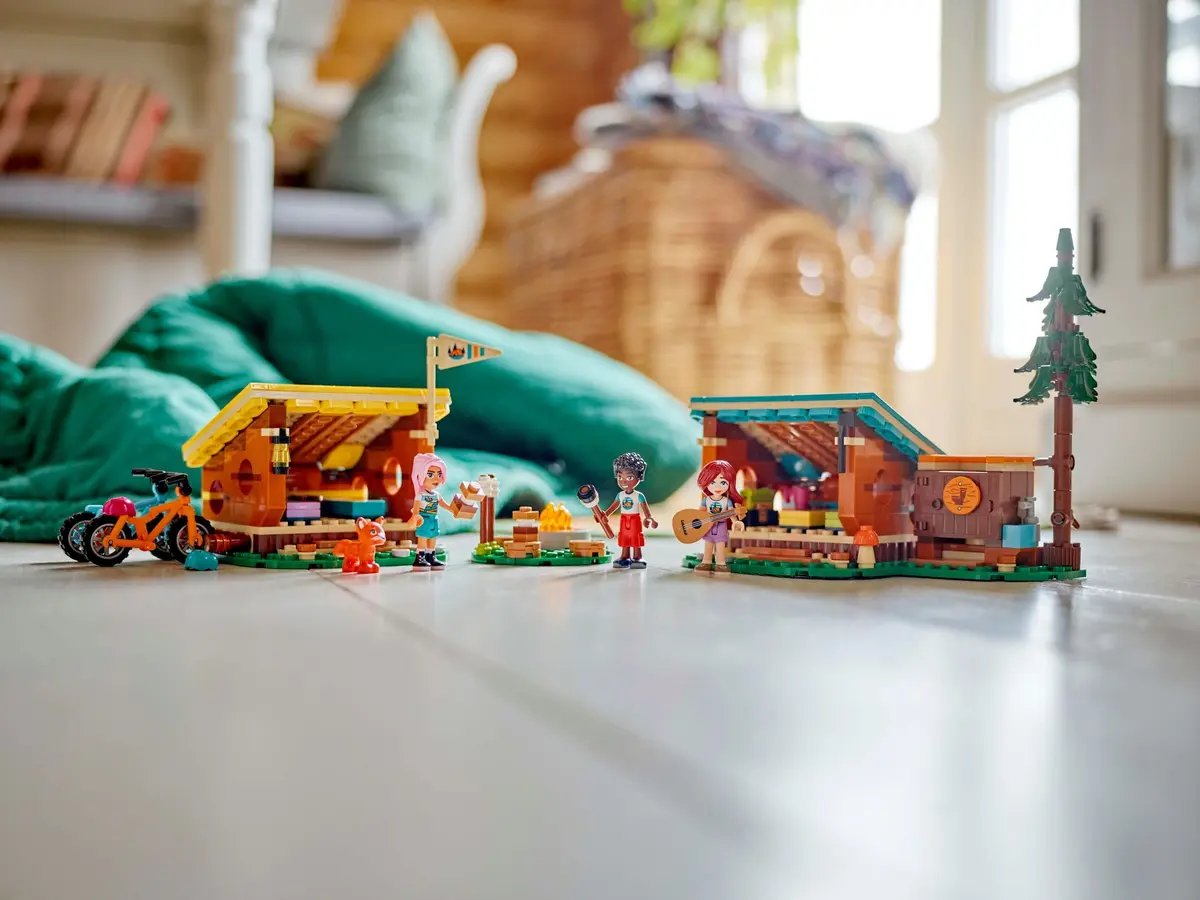 LEGO Friends 42624 Adventure Camp Cosy Cabins set, image 11