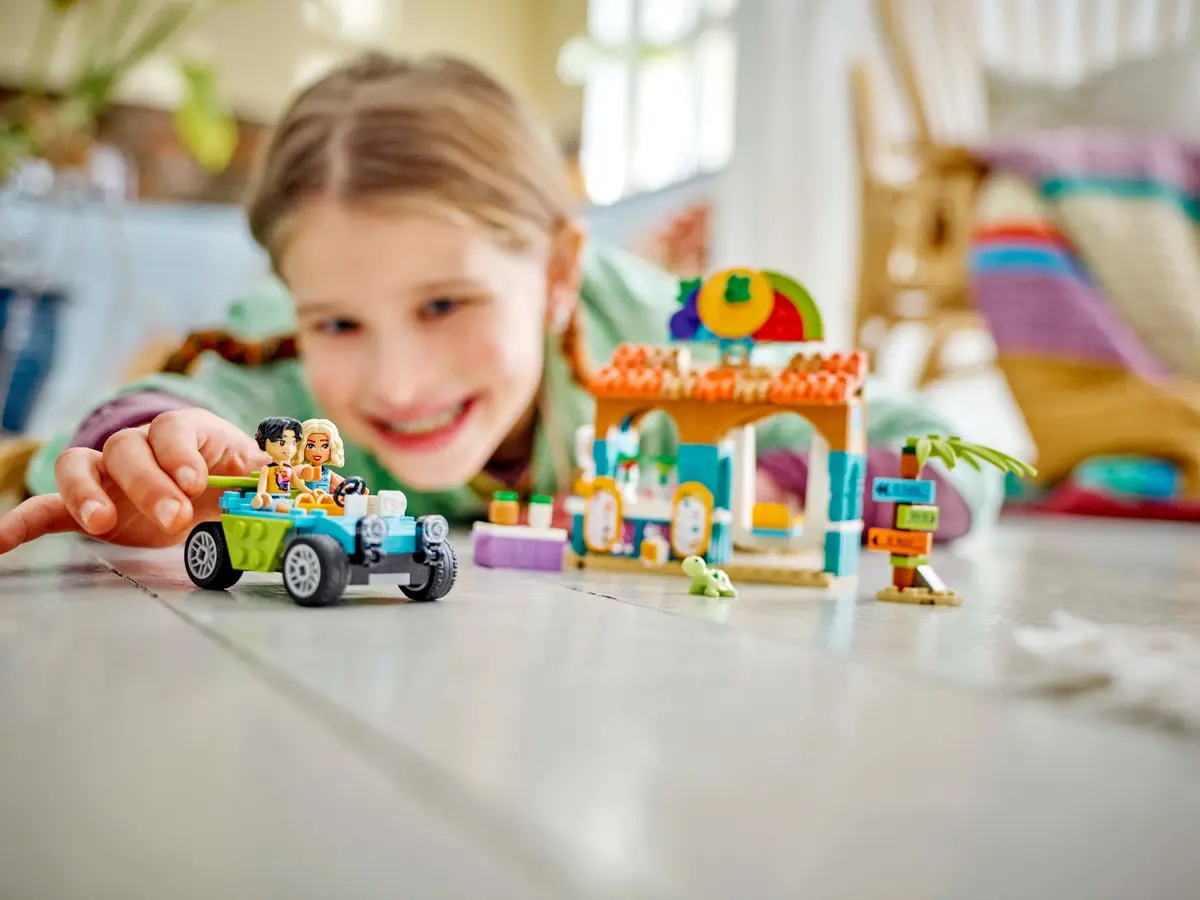 LEGO Friends 42625 Beach Smoothie Stand set, image 9