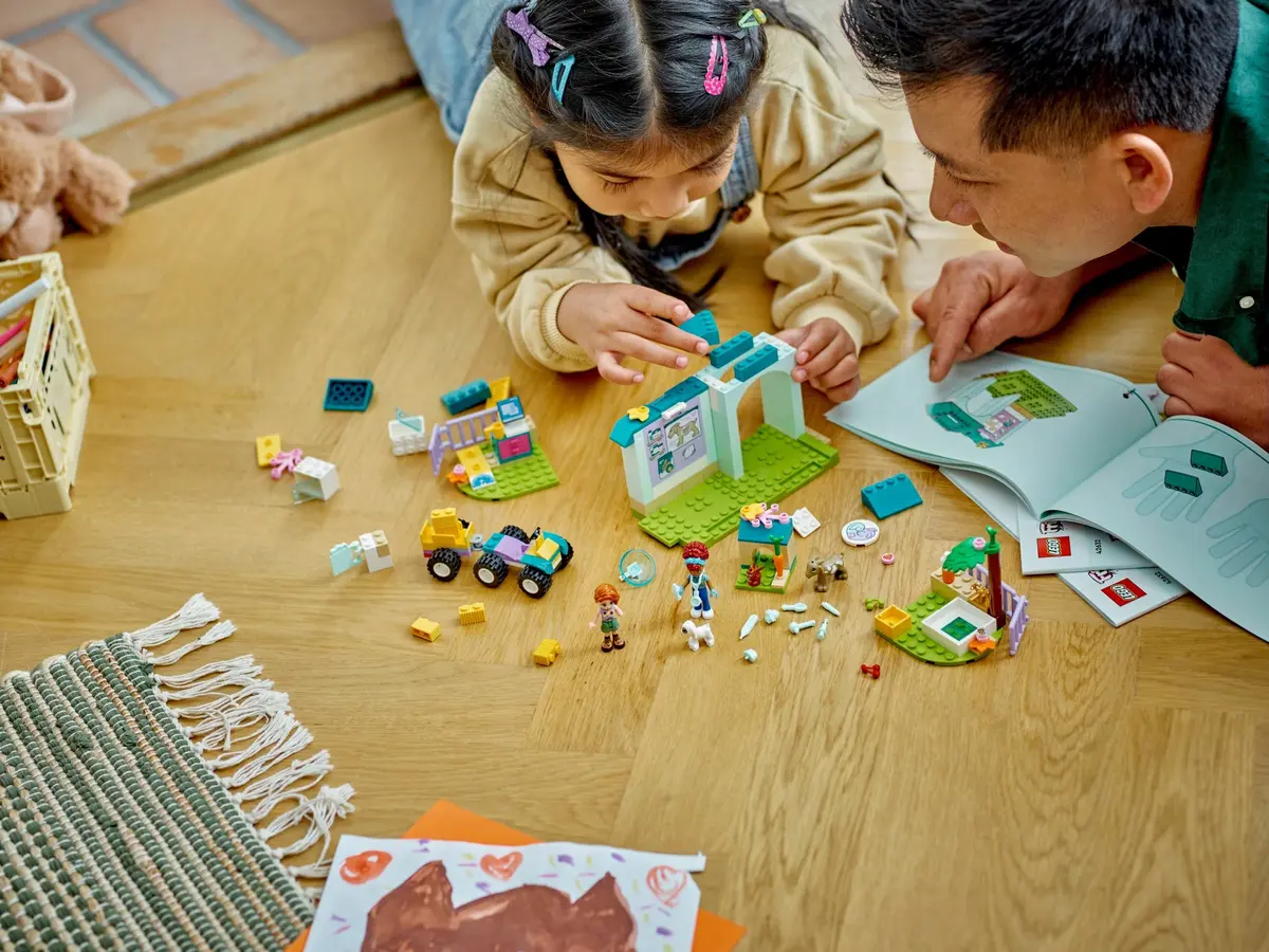 LEGO Friends 42632 Farm Animal Vet Clinic set, image 5