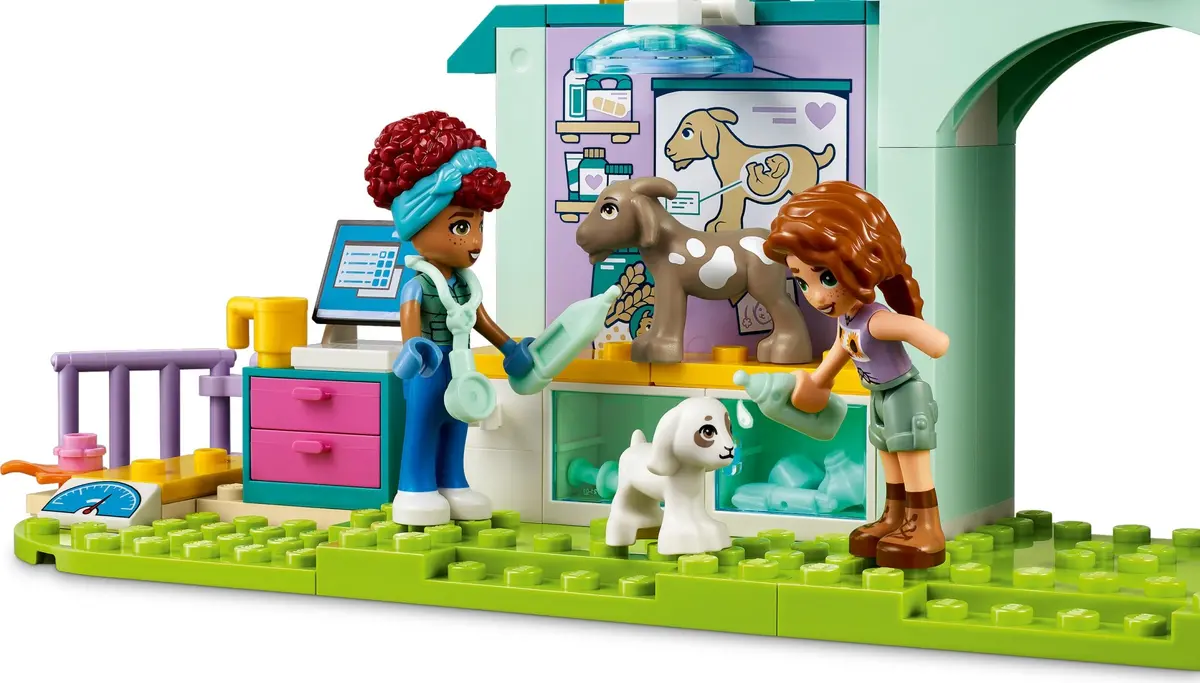 LEGO Friends 42632 Farm Animal Vet Clinic set, image 7
