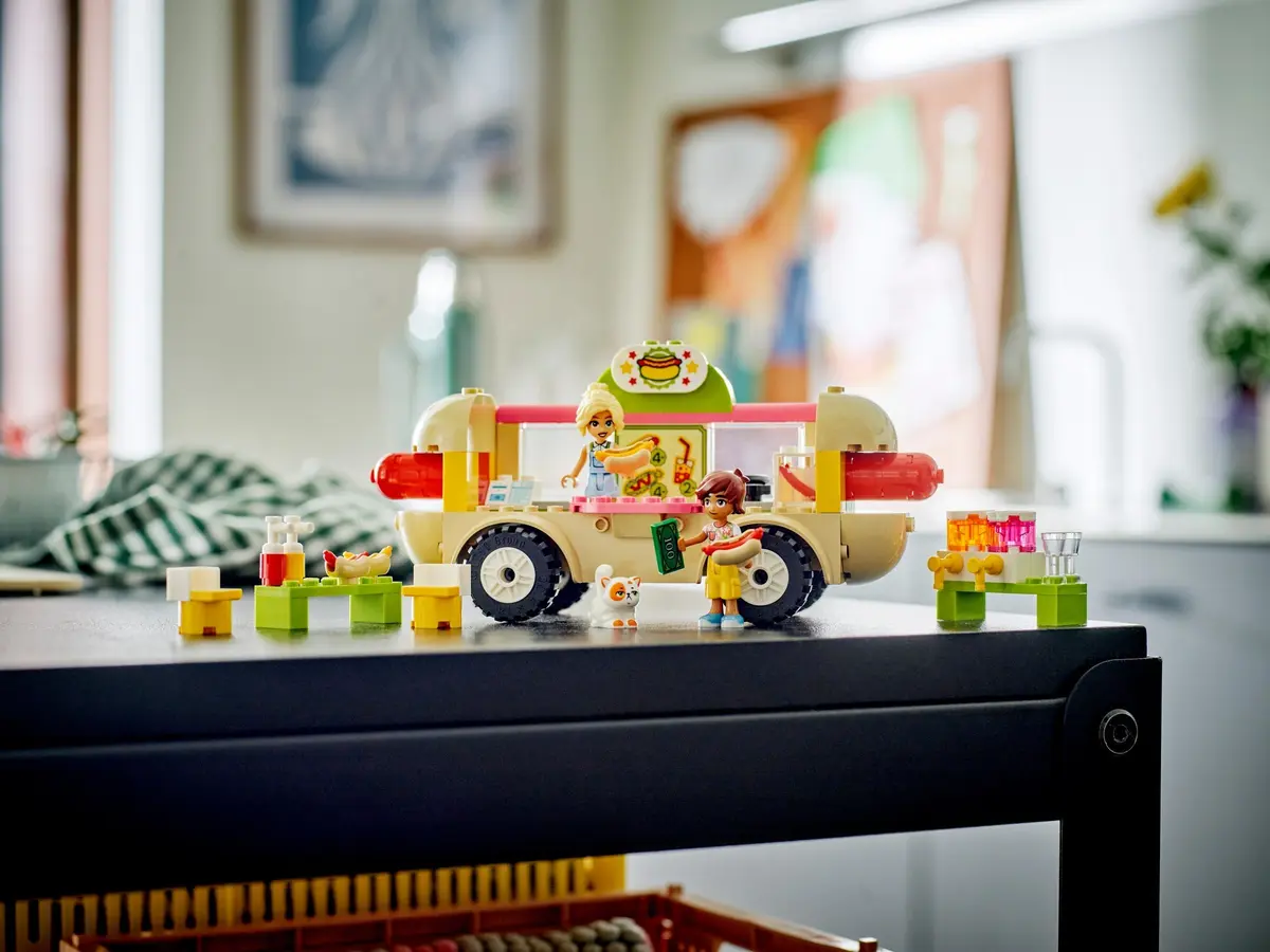 LEGO Friends 42633 Hot Dog Food Truck set, image 5