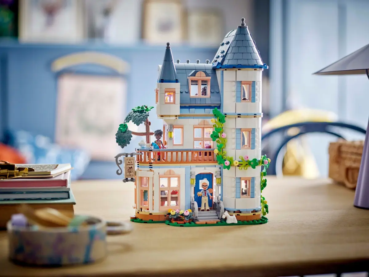 LEGO Friends 42638 Castle Bed and Breakfast set, image 6