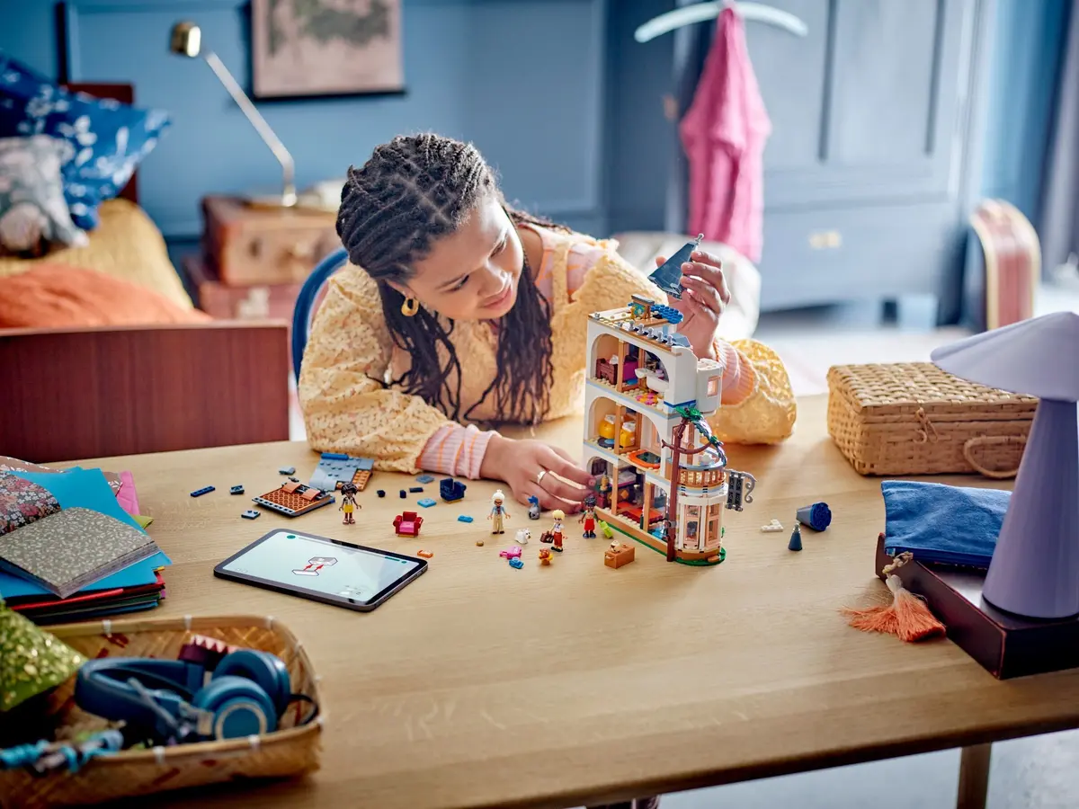 LEGO Friends 42638 Castle Bed and Breakfast set, image 4