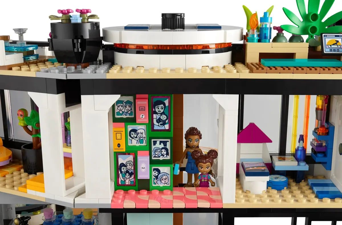 LEGO Friends 42639 Andrea's Modern Mansion set, image 4