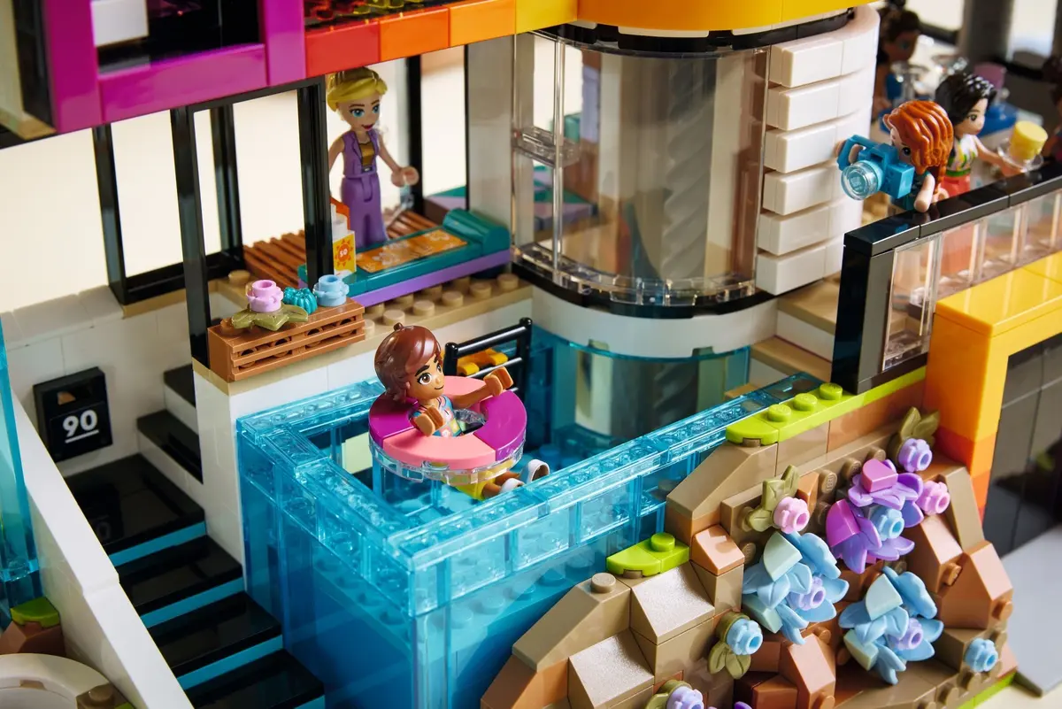 LEGO Friends 42639 Andrea's Modern Mansion set, image 7