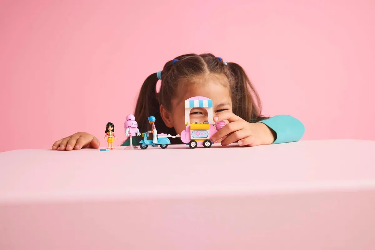 LEGO Friends 42643 Cotton Candy Stand and Scooter set, image 4