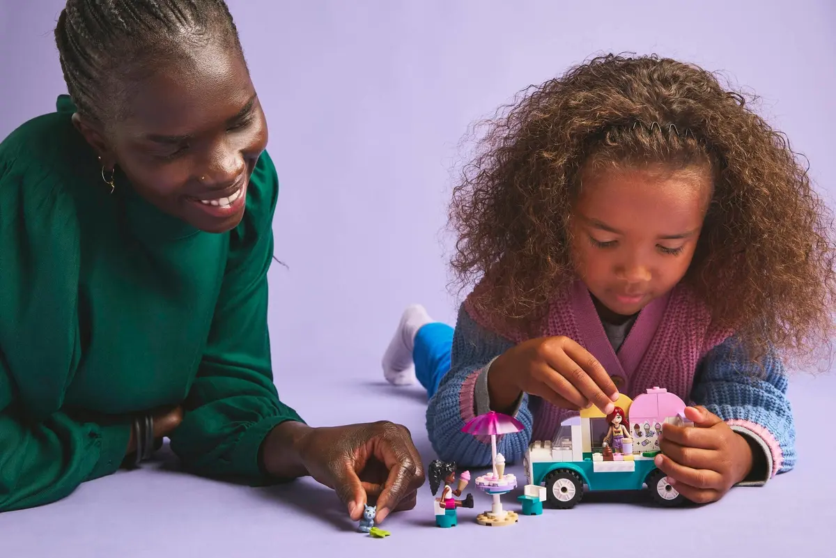 LEGO Friends 42644 Heartlake City Ice Cream Truck set, image 4