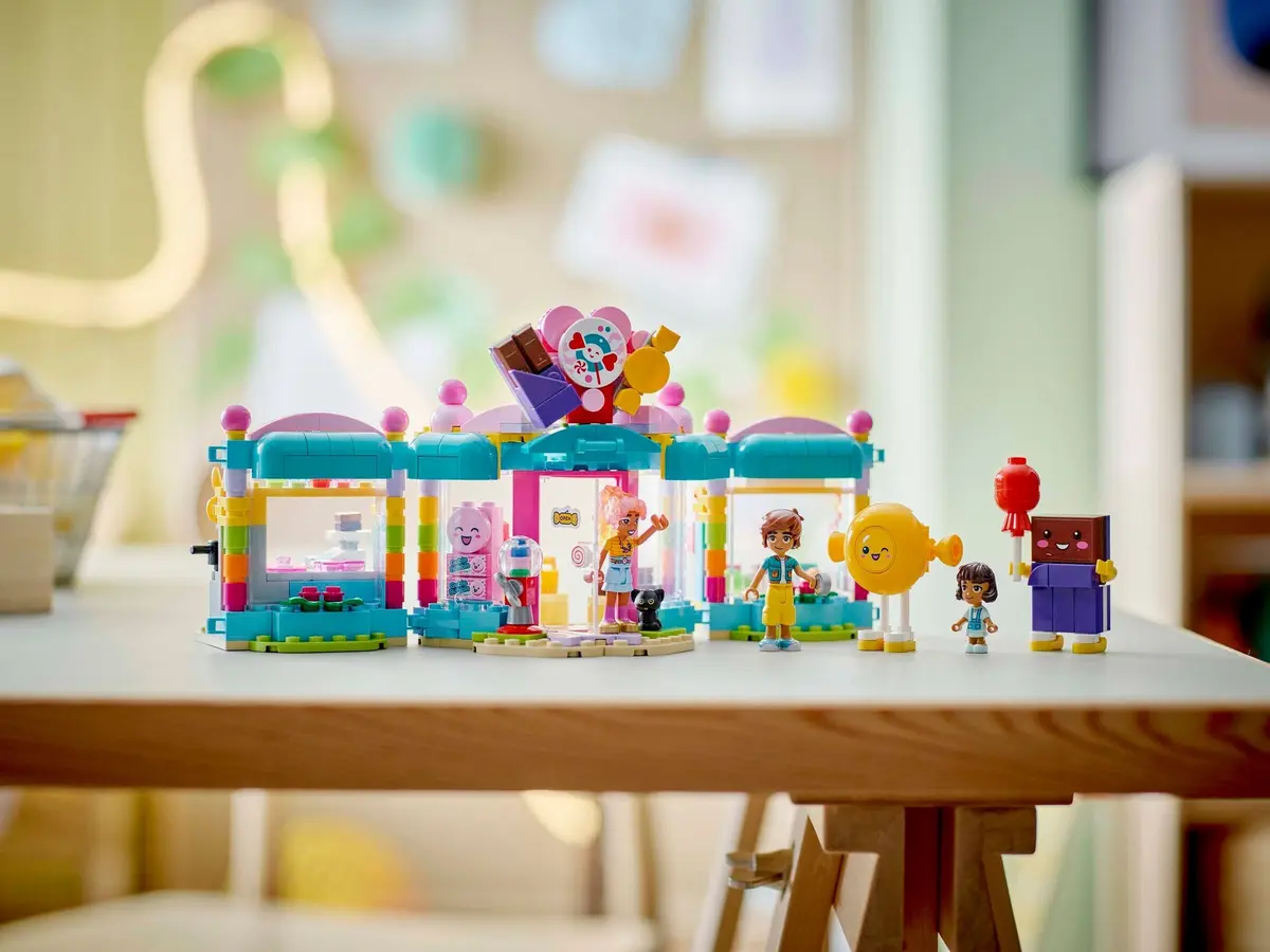 LEGO Friends 42649 Heartlake City Candy Store set, image 6