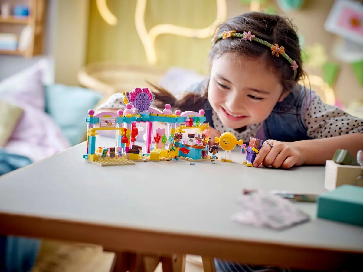 LEGO Friends 42649 Heartlake City Candy Store set, image 5