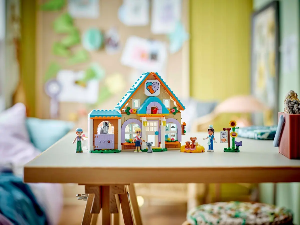 LEGO Friends 42651 Horse and Pet Vet Clinic set, image 5