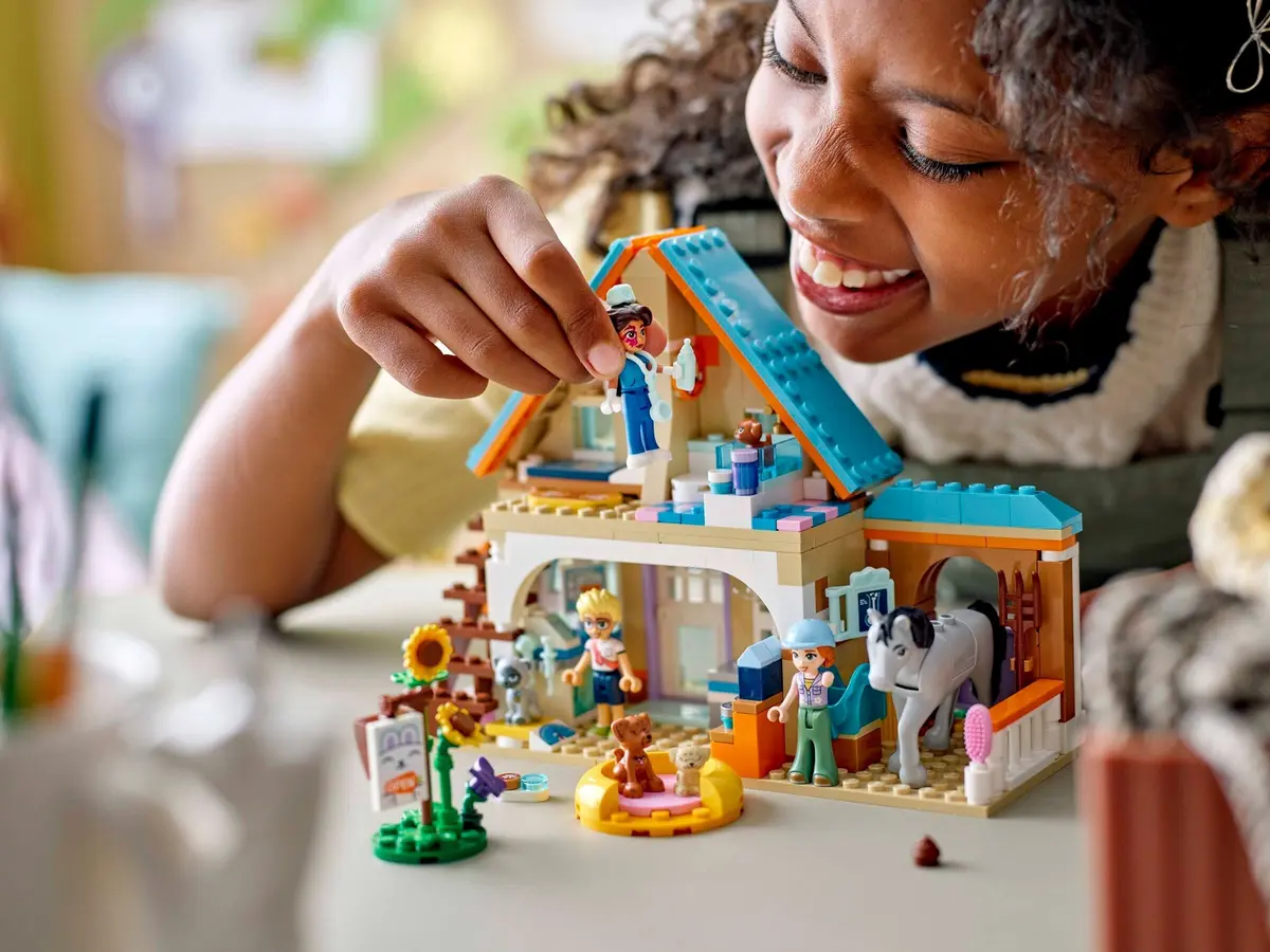 LEGO Friends 42651 Horse and Pet Vet Clinic set, image 4