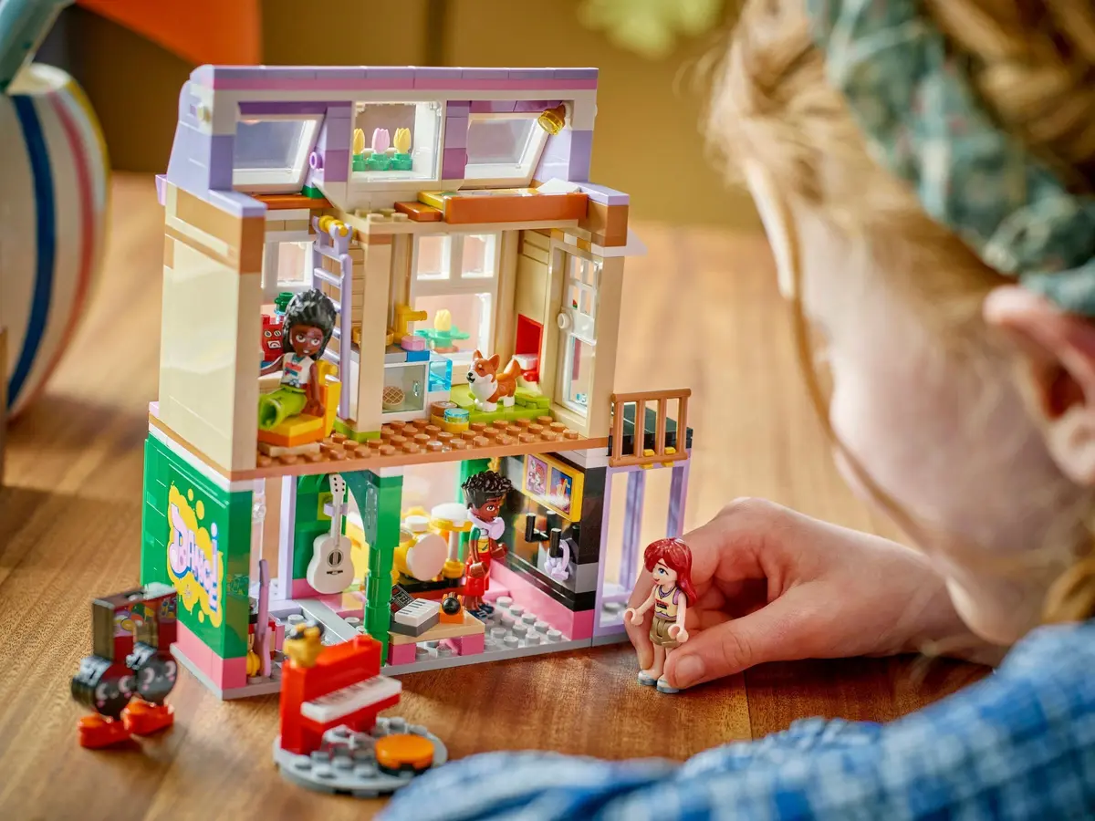 LEGO Friends 42653 Music Shop & Apartment set, image 5